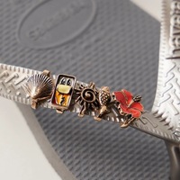 Accessoires de mode DIY très tendance : Breloques personnalisées pour chaussons sur le thème du poker