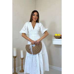 เดรสสีขาวทรงเอ คอวี ปักลาย เอวธรรมชาติ ผ้าทอ ระบายอากาศได้ดี สวมใส่สบายๆ - Product Image 2