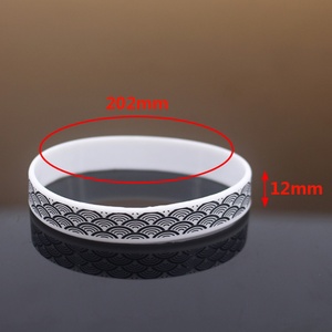 Nouveaux bracelets en silicone personnalisés avec logo imprimé, bracelet fin en caoutchouc silicone avec logo personnalisé - Product Image 3