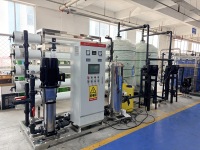 Usine de dessalement par osmose inverse Two Whale 10TPH pour eau de puits salée, avec PLC et pompe, pour eau de forage et eau souterraine