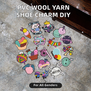 Breloque de chaussure unisexe en PVC souple, motif dessin animé créatif, faite à la main, écologique et durable, pour décoration de sabots, fabriquée au Vietnam - Product Image 1