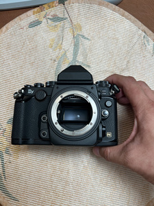Cámara Nikon DF de 16.2MP en Buen Estado, Cámara DSLR Retro de Fotograma Completo - Product Image 1