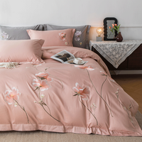 Parure de lit 3 pièces 100% Coton Rose Poudré Dégradé avec Broderie Grande Fleur de Pavot pour Hôtels Thème Champêtre Chaleureux et Chambres d'Hôtes