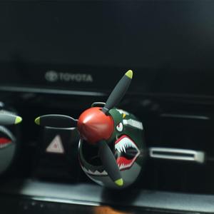 Nuovo Deodorante per Auto P-40 Warhawk <span class=keywords><strong>VICTOR</strong></span> AF-2 con Elica Rotante, Clip per Bocchetta di Ventilazione, Fragranza Stabile e Duratura - Product Image 1