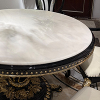 Ensemble de table à manger de style français classique avec plateau en marbre, 6 places avec chaises, aspect antique sculpté à la main