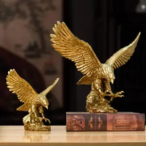 Patung elang gurun emas Resin, patung tokoh populer sayap tersebar untuk dekorasi rumah