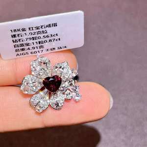 เครื่องประดับหรูหรา SGARIT แหวนดอกไม้ประดับทับทิม 18K ทองคำแท้ ไม่ผ่านการอบความร้อน ฝังเพชร 79 เม็ด และไพลินขาว 11 เม็ด เครื่องประดับชั้นดี - Product Image 5