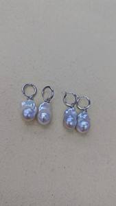 YOB Natürliche Perlen-Ohrringe in Bunten Farben - Product Image 4