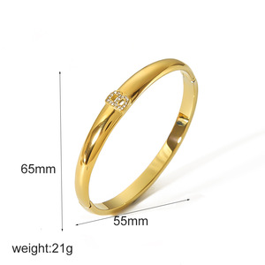 Brazalete Elegante con Letra Inglesa y Circonita Cúbica, Brazalete <span class=keywords><strong>de</strong></span> Acero Inoxidable con Baño <span class=keywords><strong>de</strong></span> <span class=keywords><strong>Oro</strong></span> <span class=keywords><strong>de</strong></span> 18k, Antideslustre, <span class=keywords><strong>para</strong></span> Mujer, Regalo - Product Image 4