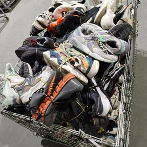 Оптовая продажа, дешевые в наличии, подержанные футбольные туфли, оригинальная обувь высокого качества для продажи - Product Image 2