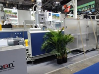 Machine pour la production de tiges et de plaques en PEEK, Nylon, PPO, TPU, PP, POM, PE, PEI, PPS