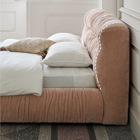 Ensemble de lit rembourré en tissu rose au design moderne, meubles de chambre à coucher, lit king-size élégant et moelleux