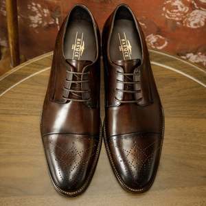 Zapatos Oxford Hechos a Mano y Personalizados, con Cordones, Impermeables, con Suela de Goma Antideslizante y Parte Superior de Cuero Genuino para Hombre - Product Image 1