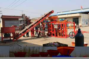 Máquina Semiautomática para Fabricación de Bloques de Hormigón QT4-24B para Producción de Ladrillos - Product Image 5