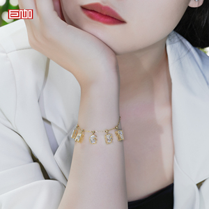 गिगाजेवे कस्टम वर्णमाला A-Z कटा हुआ सफेद <span class=keywords><strong>d</strong></span> रंग हस्तनिर्मित पत्र कट मोइससानाइट ठोस सोना 9k/14k/18k/18k पेलेंट हार - Product Image 4