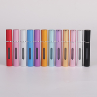 Atomiseur de parfum en aluminium de 8 ml personnalisé en usine, portable, réutilisable, mini flacons de parfum rechargeables, vaporisateur de parfum de voyage