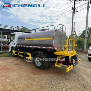 Camion pulvérisateur d'eau Dongfeng 5000L durable et économe en énergie avec buses de pulvérisation multifonctions pour la suppression de la poussière municipale - Product Image 6