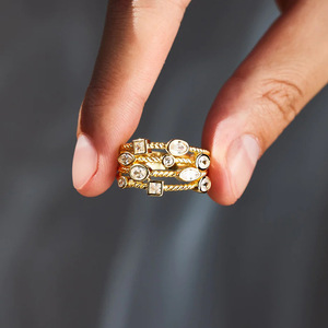 Anello Geometrico da Donna, Design Multistrato, Stile Chic e alla Moda, Aperto e Regolabile, Gioiello Minimalista per Uso Quotidiano - Product Image 3