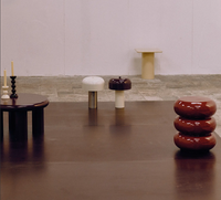 Table en laque artisanale artistique avec finition brillante Table d'appoint élégante et élégante pour les intérieurs de maisons de luxe
