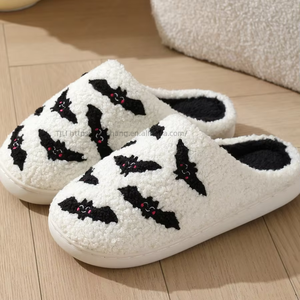 Chaussons d'intérieur et d'extérieur doux et confortables en peluche pour l'hiver, avec logo personnalisé, nouvelle collection, vente en gros pour grossistes - Product Image 2