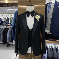 Hitam satu kancing 3 buah pas badan pria Lapel kerah V polos dua celah saku Flap bisnis pengiring pria pakaian pernikahan MSW9