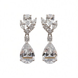 Boucles d'oreilles pendantes classiques en or blanc avec zircon taillé en poire et strass sertis griffe pour mariage, bijoux de mode pour femme - Product Image 1