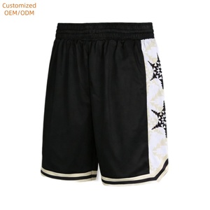 Shorts de basket-ball respirants pour hommes, personnalisés, amples, à taille élastique, sportifs, 100% polyester, imprimé lettres, bordure rayée - Product Image 1