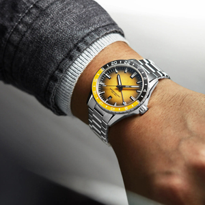 Reloj de Lujo para Hombre de 40MM GMT con Esfera Blanca Texturizada Sunburst, con Movimiento SW330-2, Resistente al Agua hasta 200M con BGW9 - Product Image 4