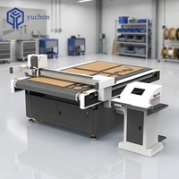 Système de découpe oscillant industriel du cuir avec convoyeur, couteau CNC haute productivité pour vêtements, sacs et cuir de canapé