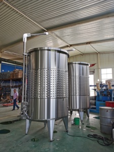Tanque de Fermentación de Vino de Acero Inoxidable de 1500L para Bodega, Fermentador Industrial de Vino Tinto con Camisa de Enfriamiento y CIP - Product Image 4