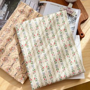 Vente Flash <span class=keywords><strong>Tissu</strong></span> Popeline 100% Coton Imprimé Floral Léger Écologique Personnalisable Sans MOQ <span class=keywords><strong>pour</strong></span> Chemises et Robes de Filles - Product Image 1