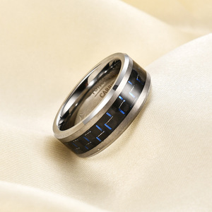 Bague en carbure de tungstène 8 mm avec incrustation en fibre de carbone verte, bijoux de mode pour homme, cadeau - Product Image 3