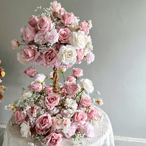 Runner Floreale di Alta Qualità con Rose Rosa Chiaro e Bianche, Realistico ed Estetico per Decorazioni di Tavoli da Cerimonia Nuziale e Fotografia - Product Image 1