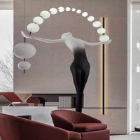 Vente en gros de grand lampadaire à LED, statue d'art humain, design pour hall d'hôtel, matériau en résine pour décoration intérieure