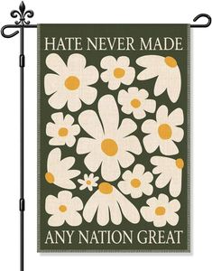 Drapeau de jardin/porche « La haine n'a jamais rendu aucune nation grande » – Cadeau amusant, patriotique, anti-raciste et féministe pour femmes, décoration extérieure pour pelouse et véranda - Product Image 1