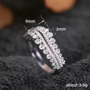 Anillo de Diamantes de Oro Blanco para Mujer Q351, Corte Brillante Redondo, Color G Natural, Estilo Clásico de Compromiso - Product Image 5