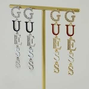 Pendientes Largos con Borlas y Piedras Preciosas en Forma de Letra, Diseño de Lujo, Chapados en Oro, Joyería <span class=keywords><strong>GUESS</strong></span> - Product Image 3