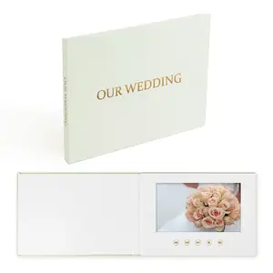 我们的婚礼金箔亚麻装订视频书，用7英寸IPS显示视频相册播放您的婚礼视频