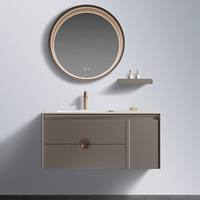 Meuble-lavabo mural pour salle de bain, idéal pour hôtels et maisons, couleur crème mocha bicolore avec accents or rose, comptoir blanc, vasque sous plan et miroir LED