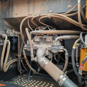 Excavadora hidráulica Hitachi de 20 toneladas usada, acabado de pintura original de fábrica; modelo Hitachi, disponible ahora. - Product Image 4