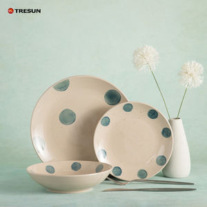 Élégante assiette en céramique à sublimation avec logo personnalisé résistant aux rayures et au micro-ondes pour la restauration événementielle - Product Image 1