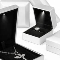 Boîte à bijoux LED en gros, boîte à bijoux chinoise fantaisie personnalisée avec lumière, boîte à bijoux de qualité supérieure pour bague et collier