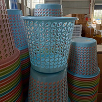 Poubelles en plastique moins chères d'usine Corbeille à papier creuse pour salon créatif Poubelle en plastique
