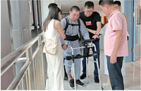 Exosquelette de marche intelligent P1, autonomie de 4 heures, léger (2,8 kg), dispositif d'assistance pour les personnes atteintes de lésions de la moelle épinière