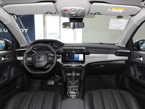 La <span class=keywords><strong>Peugeot</strong></span> 408 Luxury Edition de 2025, équipée d'un moteur 1.5T, présente des caractéristiques haut de gamme et son prix est raisonnable. - Product Image 4