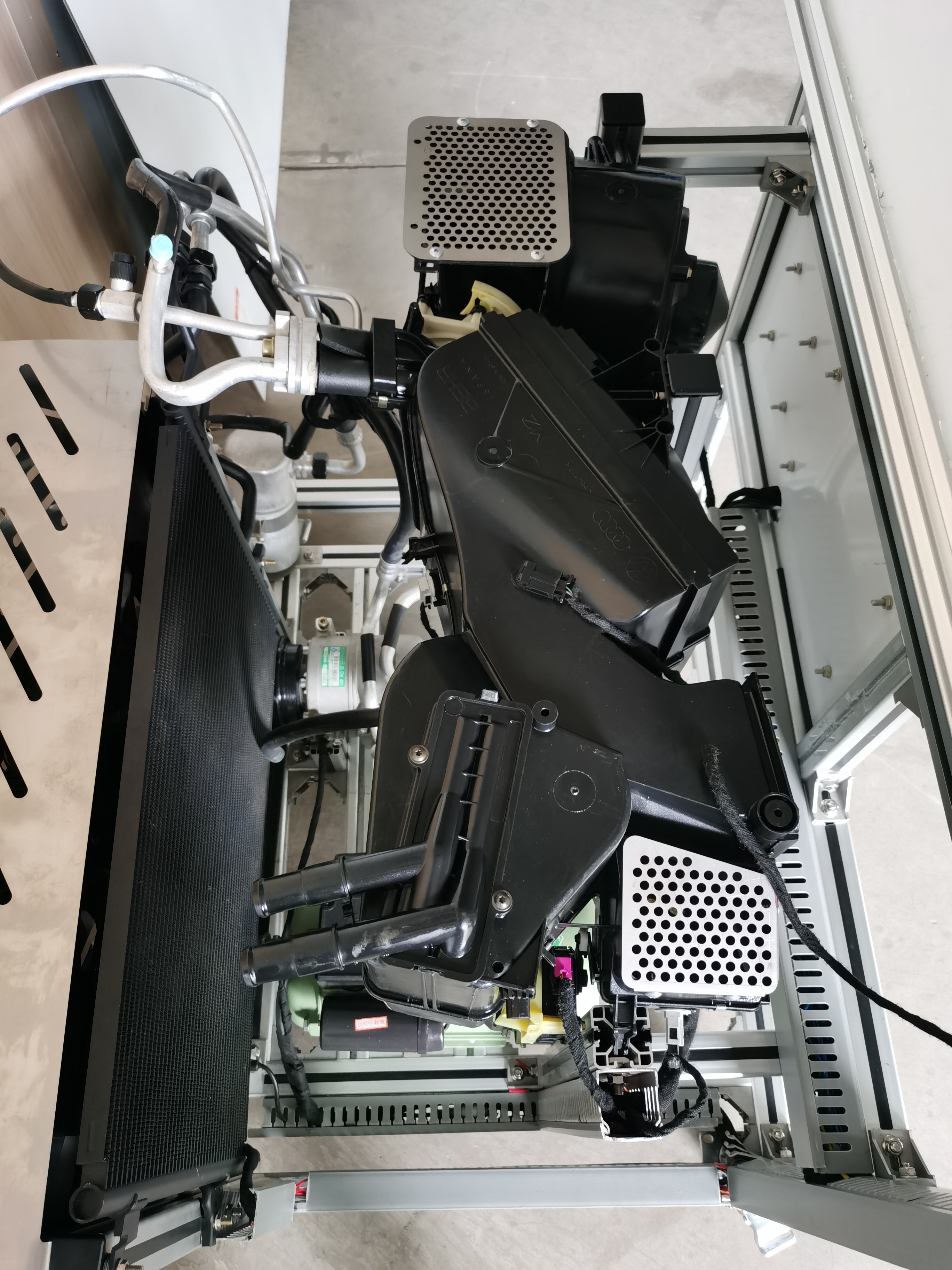 Автомобильная система кондиционирования, симулятор автомобильной системы кондиционирования воздуха, тренировочная платформа