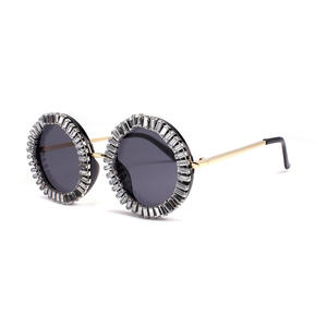 Venta al por mayor <span class=keywords><strong>de</strong></span> gafas <span class=keywords><strong>de</strong></span> sol con montura personalizada y diamantes <span class=keywords><strong>de</strong></span> imitación para hombres y mujeres, montura dorada con <span class=keywords><strong>lentes</strong></span> UV400, accesorio glamuroso para vestido <span class=keywords><strong>de</strong></span> fiesta y club nocturno - Product Image 4