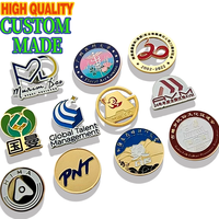 Badge personnalisé en métal avec logo, finition brillante électroplaquée pour entreprise, usine, école, hôtel, serveur