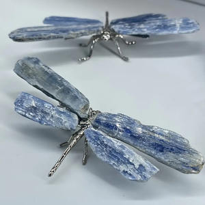 Ornement en cristal de Kyanite naturel sculpté à la main en forme de libellule, détails complexes des ailes, décoration intérieure en cristal, décoration libellule - Product Image 2
