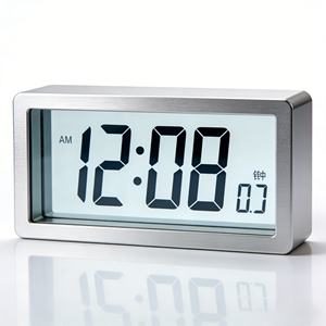 Reloj de Mesa de Acero Inoxidable con Certificación ISO9001 - Diseño Cuadrado Minimalista con Acabado en Latón Cepillado/Negro para Sobremesa - Product Image 3